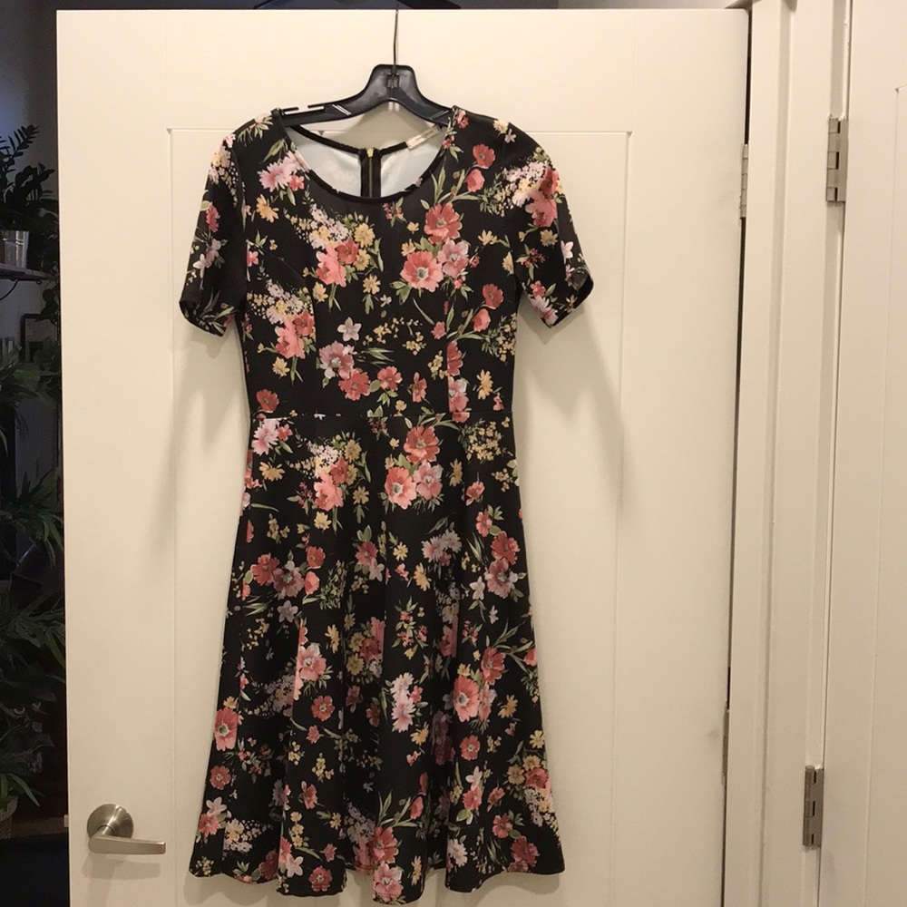 Beautiful spring floral dress short sleeve